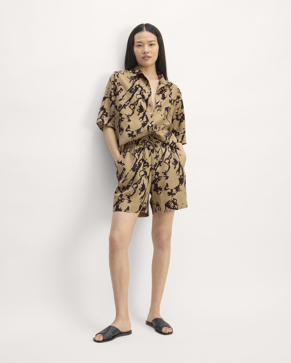 The Short-Sleeve Shirt in Butterlite | Black / Cornstalk Abstract - Image 3