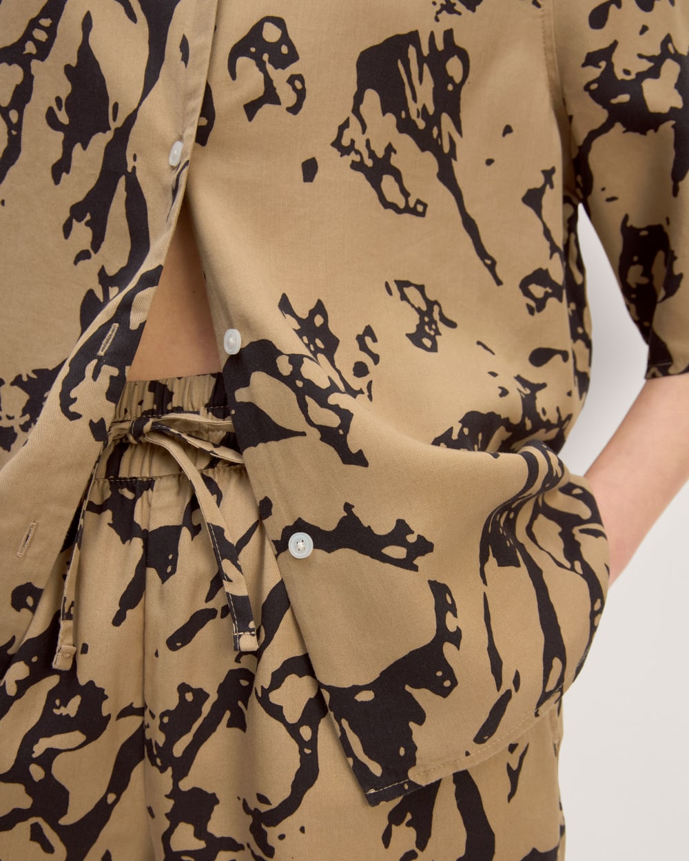 The Short-Sleeve Shirt in Butterlite | Black / Cornstalk Abstract - Image 5