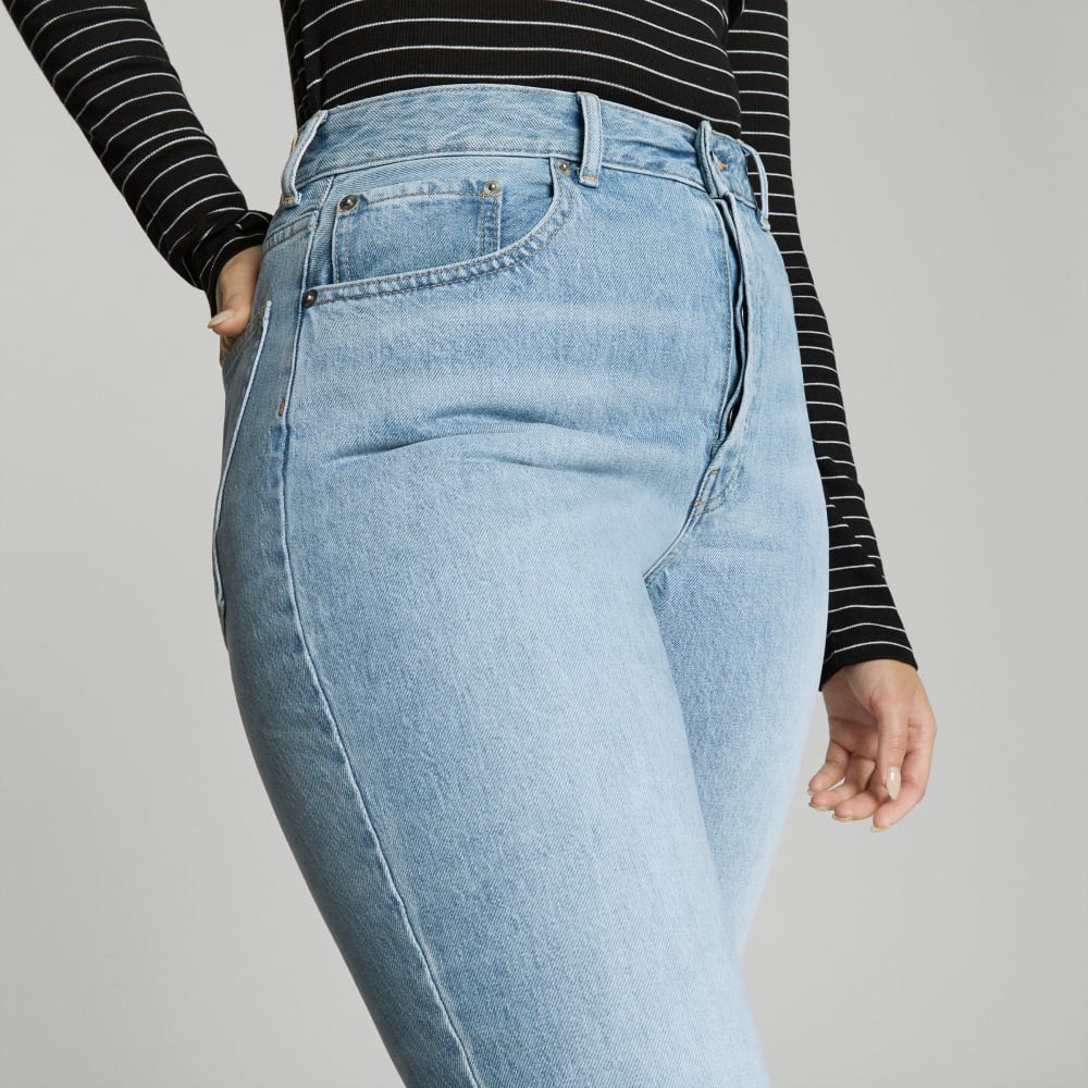 The '90s Cheeky Hourglass Jean | Vintage Sunbleached Blue | 26.5 Inseam - Image 4