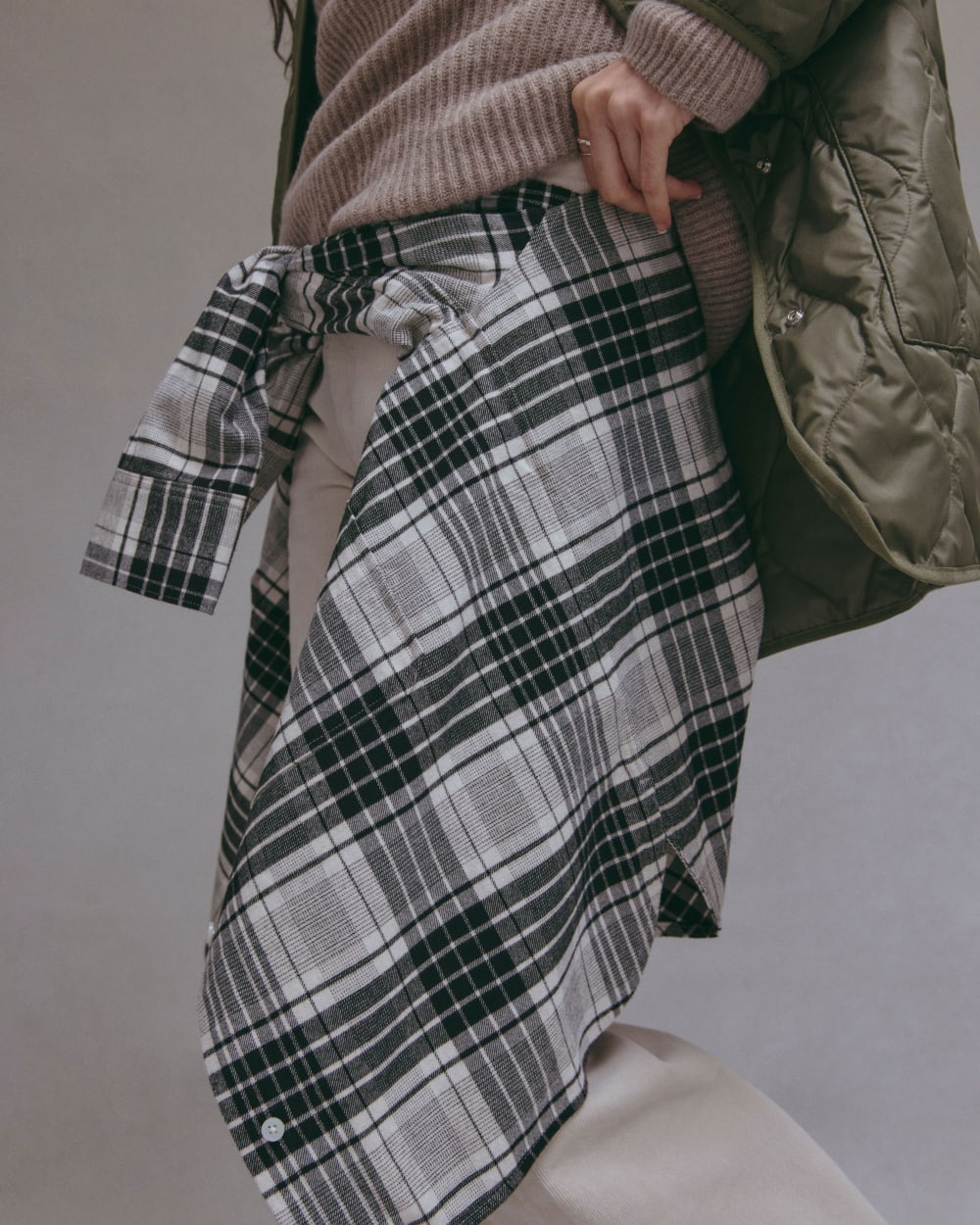 The Boyfriend Shirt in Flannel | Light Heather Oat / Black - Image 7