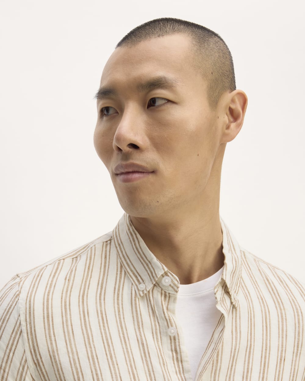 The Classic Short-Sleeve Shirt in Linen | Bone / Toasted Coconut - Image 4