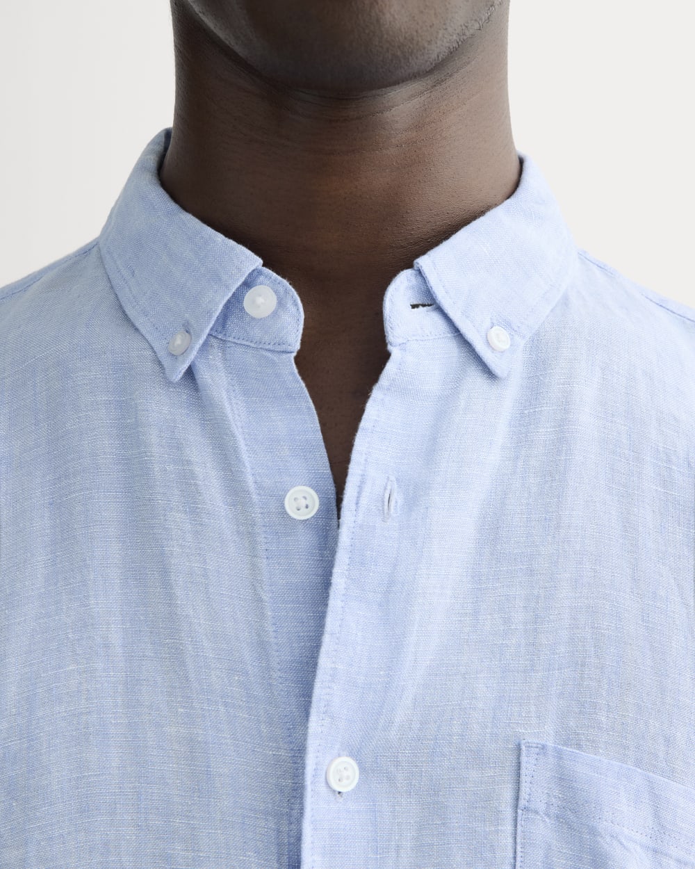 The Classic Shirt in Linen | Light Blue - Image 4
