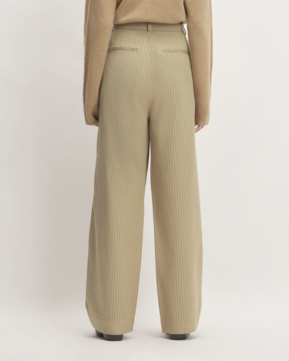 The Draper Pleated Pant in Buttersmooth | Cornstalk / Black | 30 Inseam - Image 5