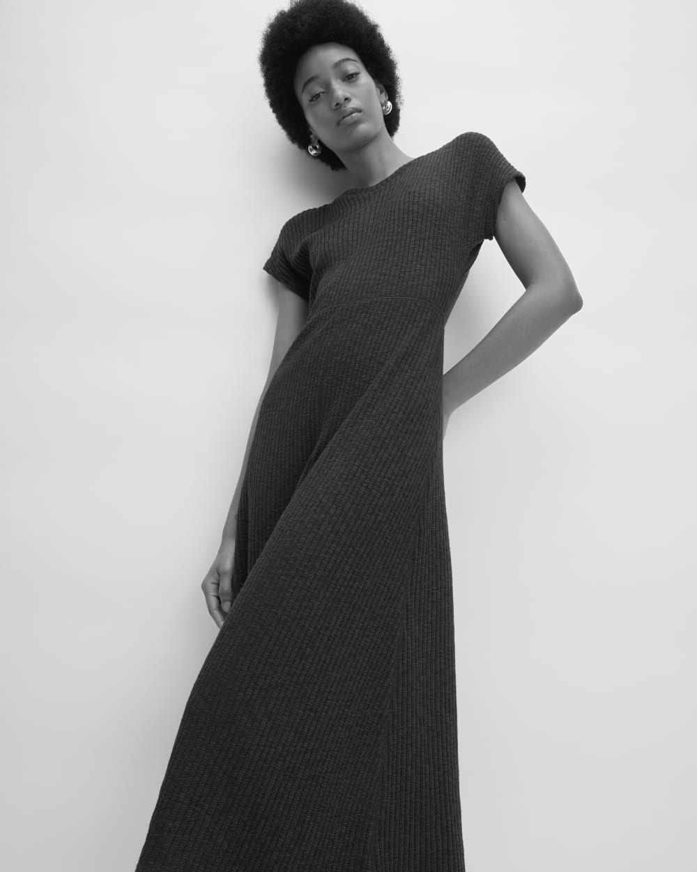 The Rib-Knit Cap-Sleeve Midi Dress | Black - Image 7