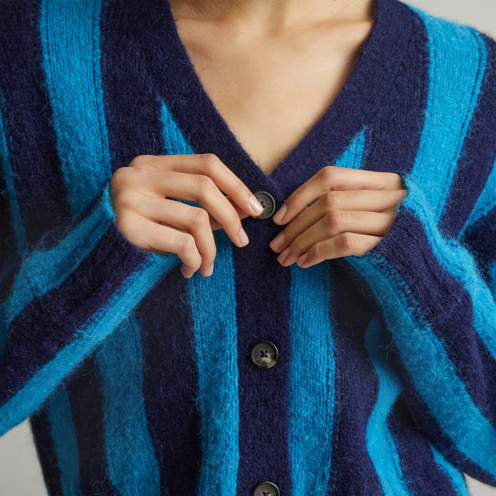 The Alpaca V-Neck Cropped Cardigan | Horizon Blue / Ocean Cavern - Image 7