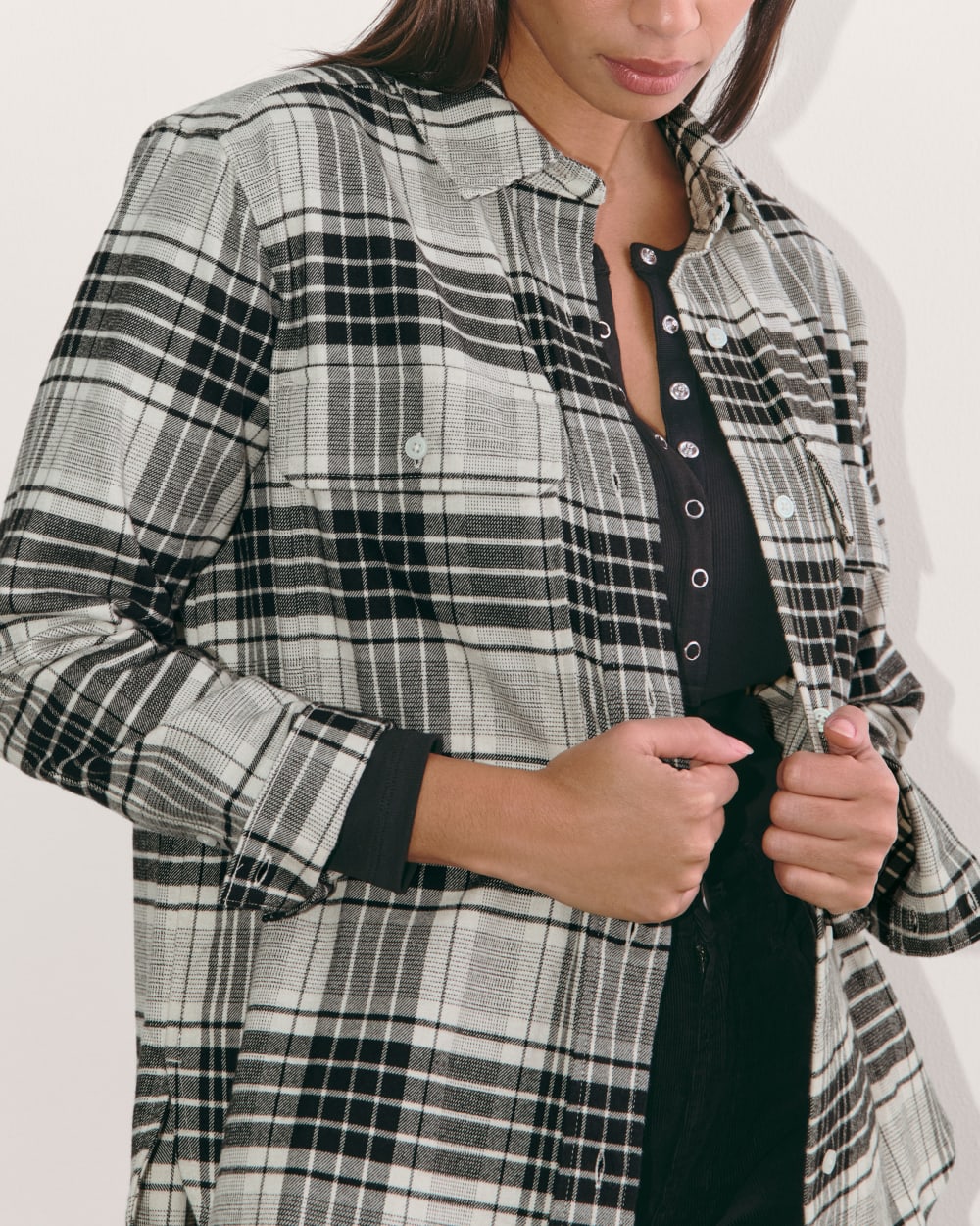 The Boyfriend Shirt in Flannel | Light Heather Oat / Black - Image 3