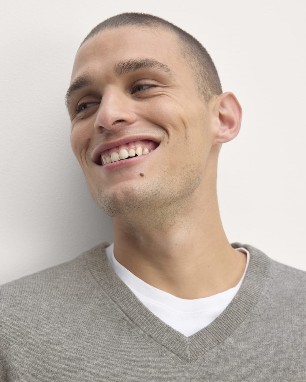 The Cashmere V-Neck Sweater | Light Heather Grey - Image 4