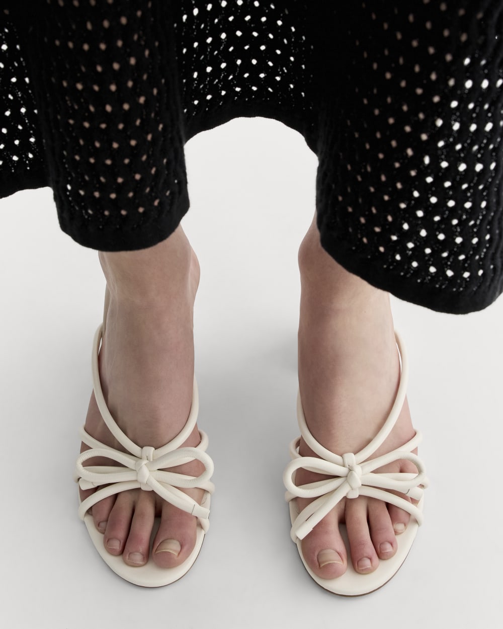 The Bow Heel | Canvas - Image 4