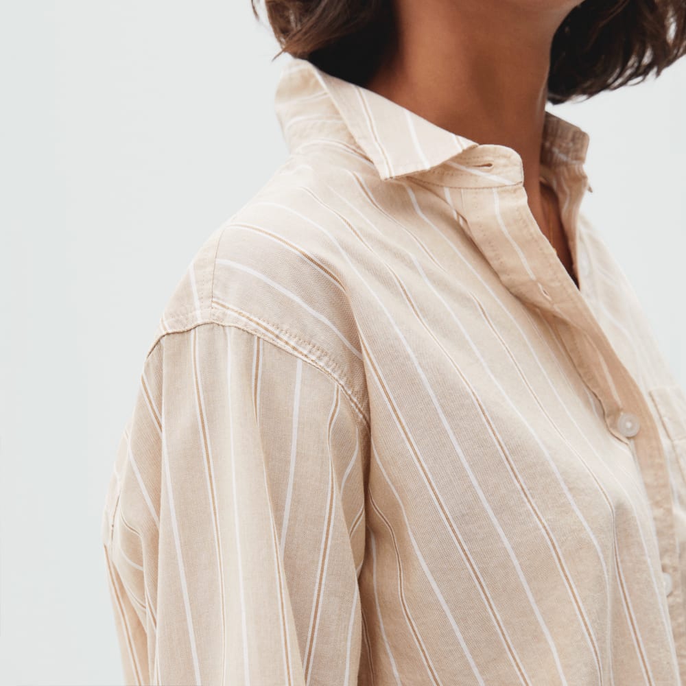 The Way-Short Shirt in Silky Cotton | Golden Brown / White - Image 6