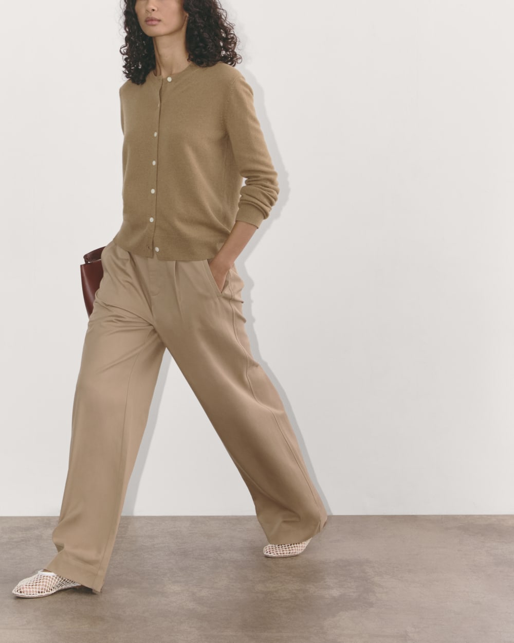 The Classic Cardigan in Cashmere | Tiger's Eye - Image 4