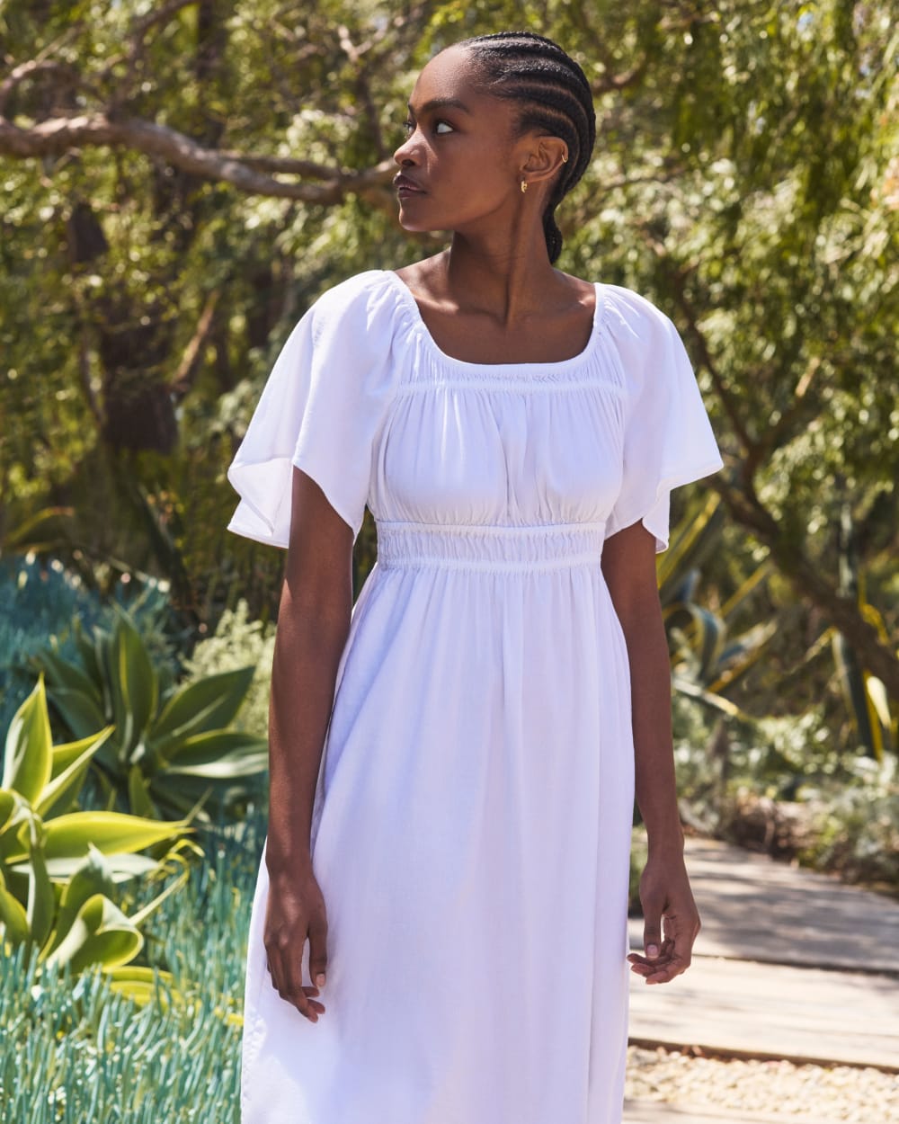 The Flutter-Sleeve Dress in Stretch Linen | White - Image 2
