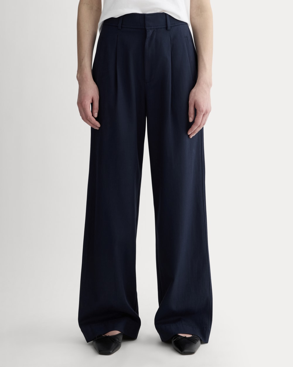The Draper Pleated Pant in Buttersmooth | Navy | 30 Inseam - Image 3