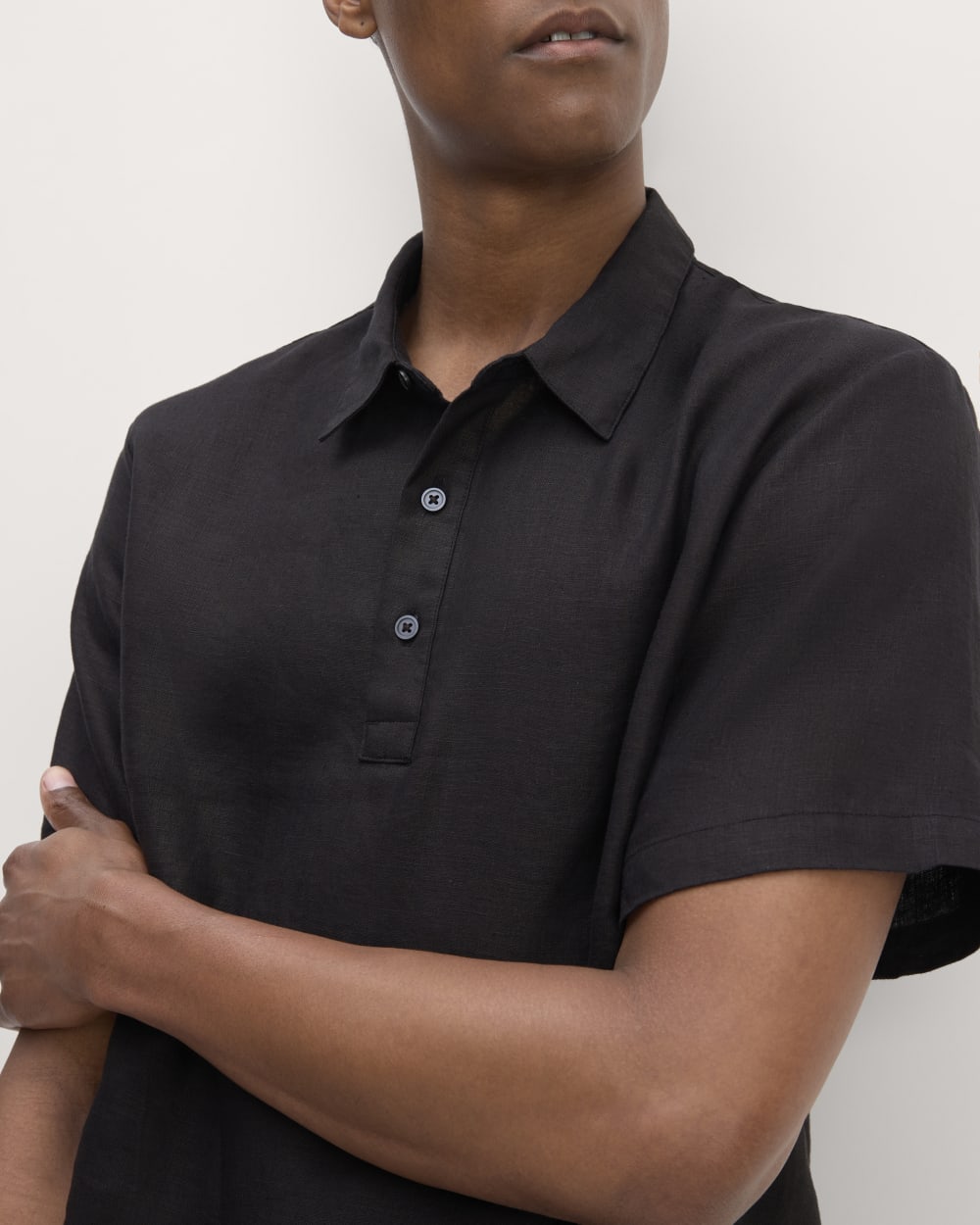 The Linen Short-Sleeve Popover Shirt | Black - Image 5