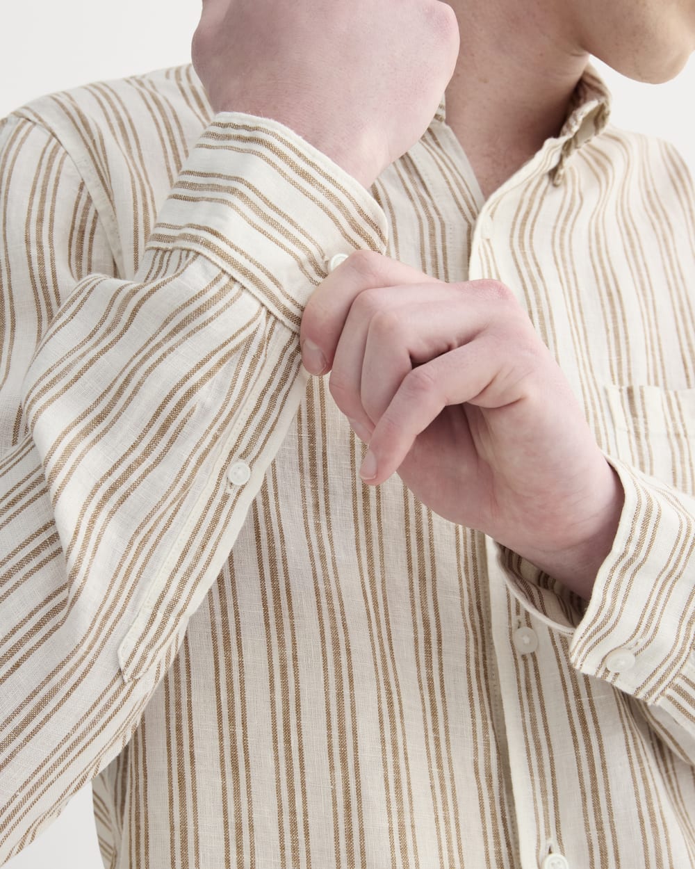 The Classic Shirt in Linen | Bone / Toasted Coconut - Image 4