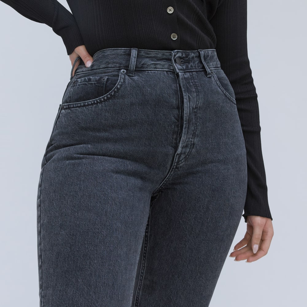 The '90s Cheeky Hourglass Jean | Washed Black | 26.5 Inseam - Image 3
