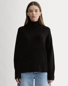 The Boxy Turtleneck in Cashmere | Black