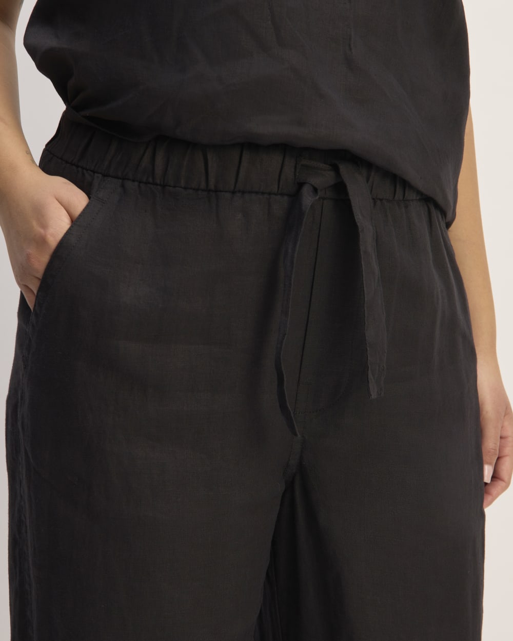 The Linen Pull-On Barrel Pant | Black - Image 4