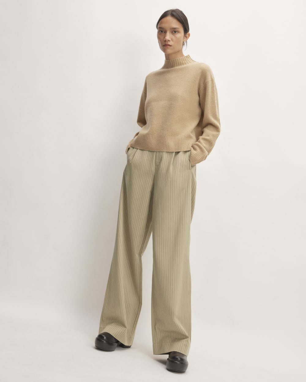 The Draper Pleated Pant in Buttersmooth | Cornstalk / Black | 32 Inseam