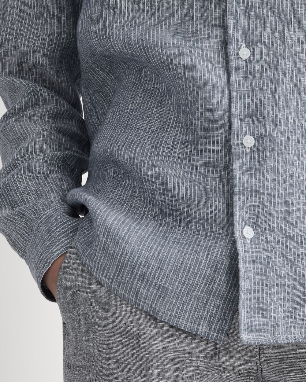 The Classic Shirt in Linen | White / Blue - Image 4