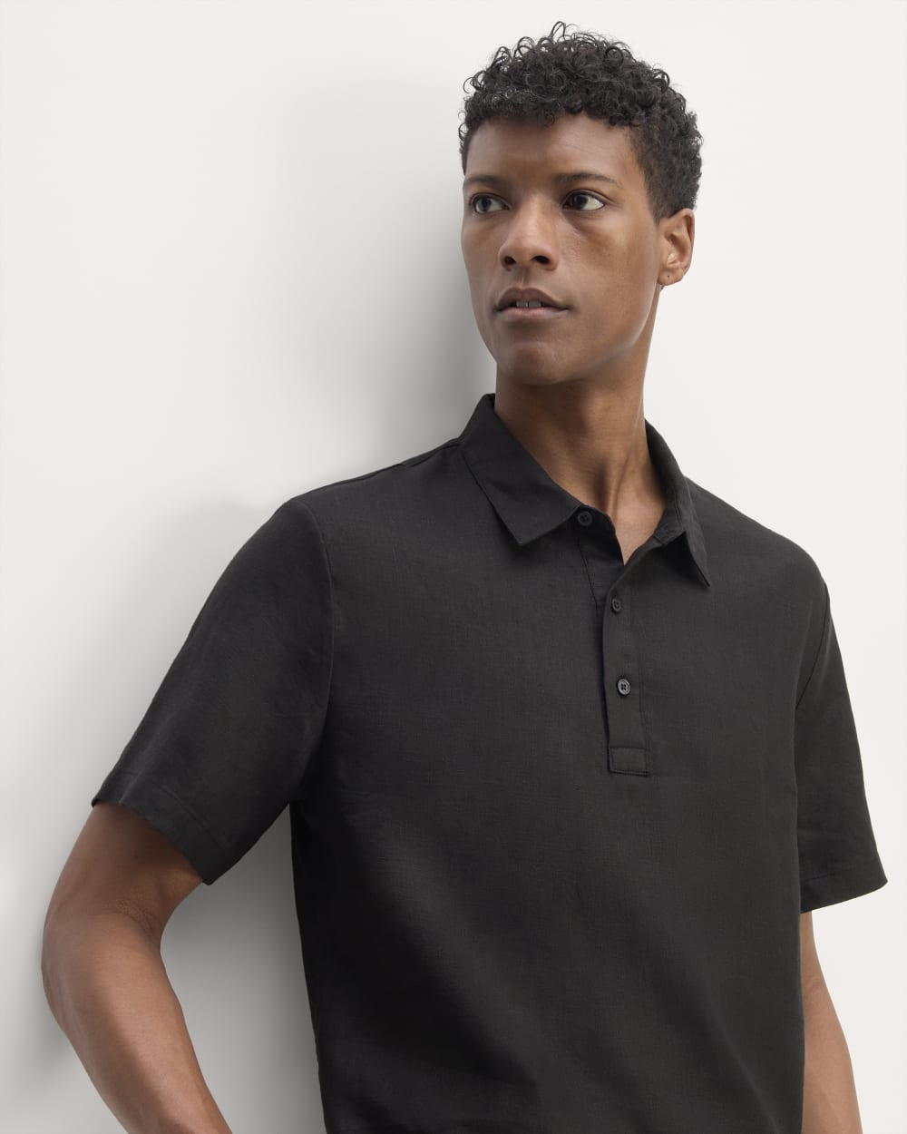 The Linen Short-Sleeve Popover Shirt | Black - Image 4