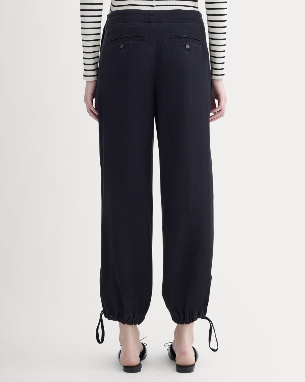 The Chino Jogger in Buttersoft | Black - Image 5