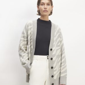 The Alpaca Tiger Jacquard Cardigan | Heathered Grey / Snow