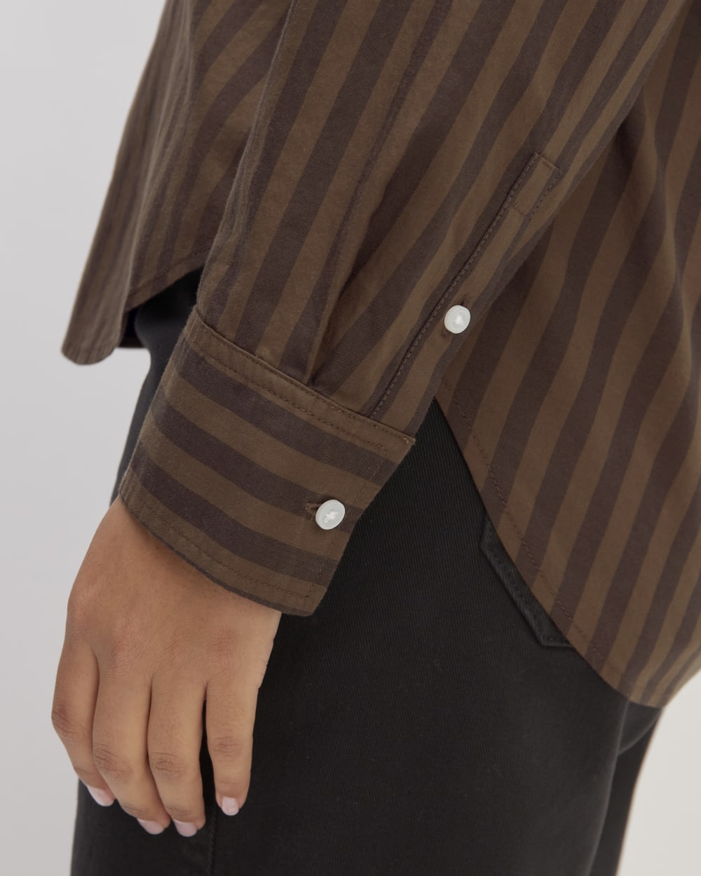 The Must-Have Shirt in Silky Cotton | Cocoa / Black - Image 5