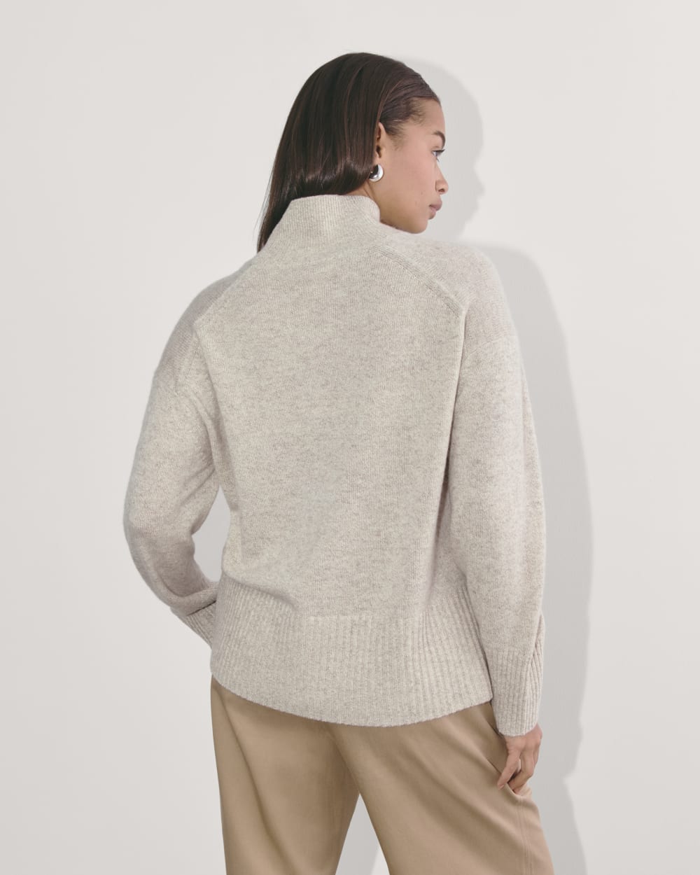 The Boxy Turtleneck in Cashmere | Canvas - Image 7