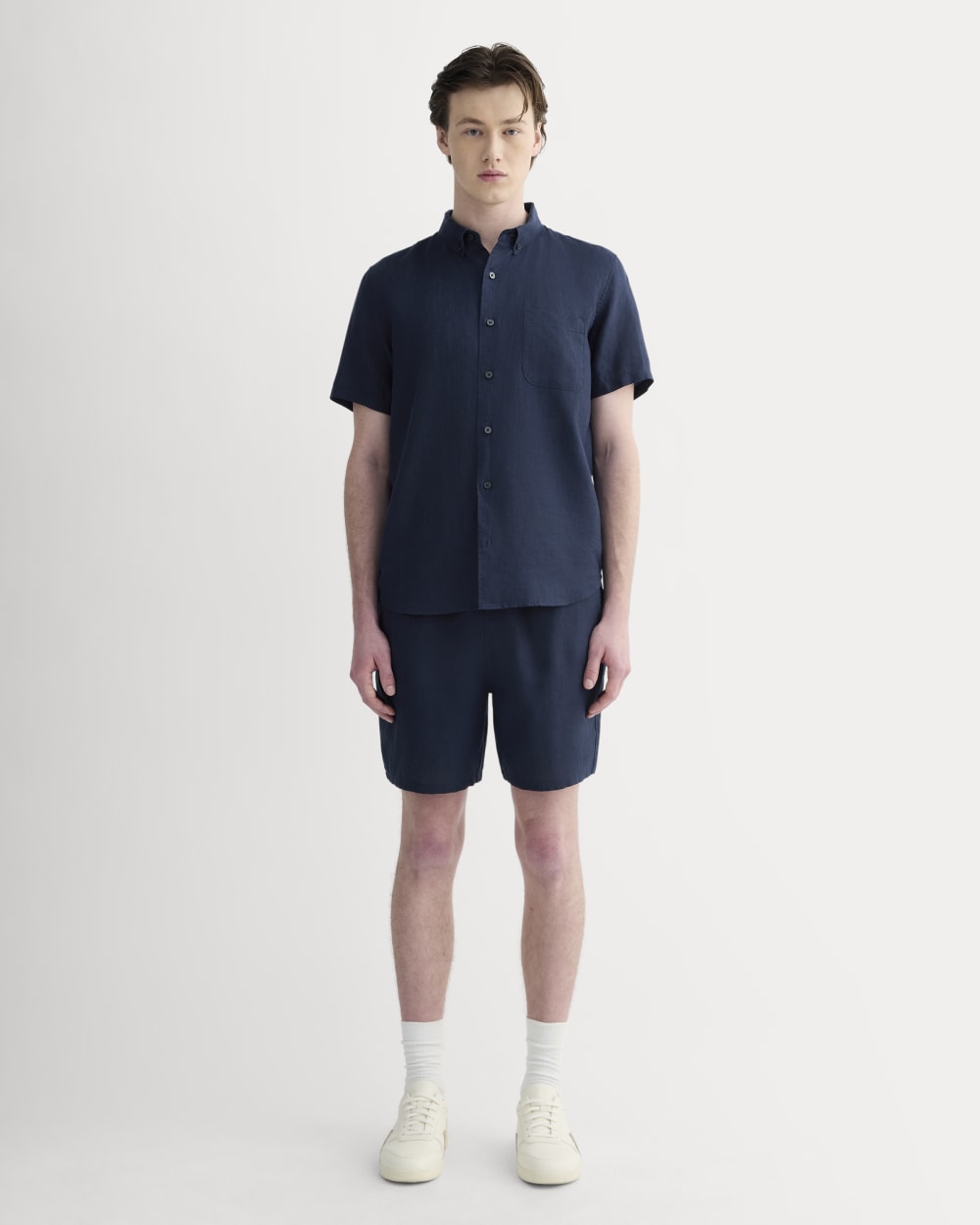 The Classic Short-Sleeve Shirt in Linen | Navy - Image 3