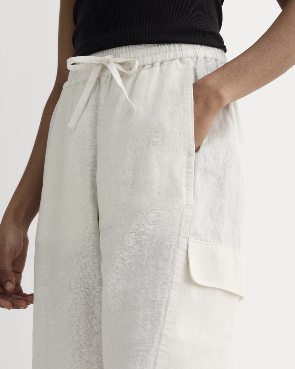 The Cargo Curve Pant in Linen | Natural Chambray - Image 4