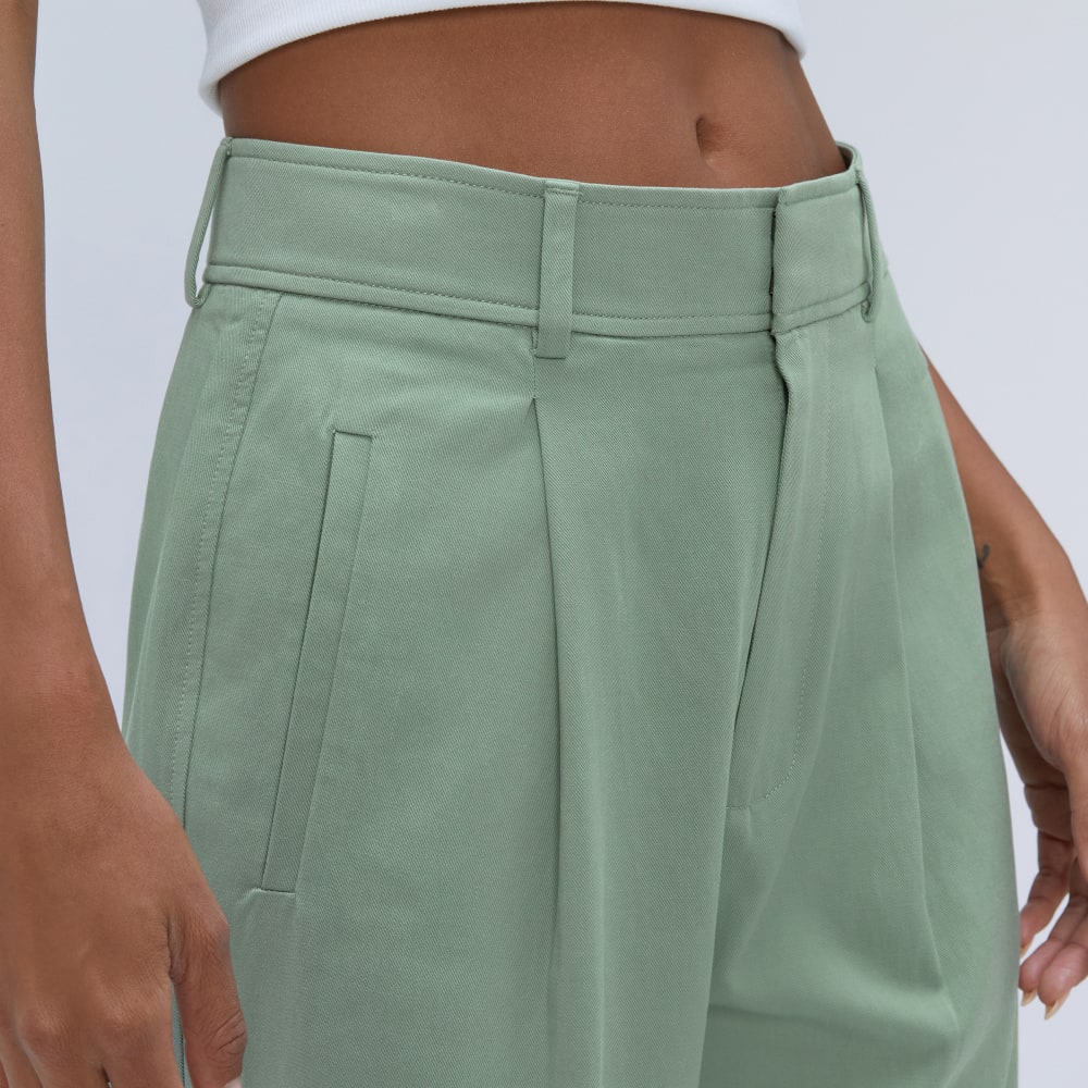 The Draper Pleated Pant in Buttersmooth | Lily Pad | 30 Inseam - Image 4