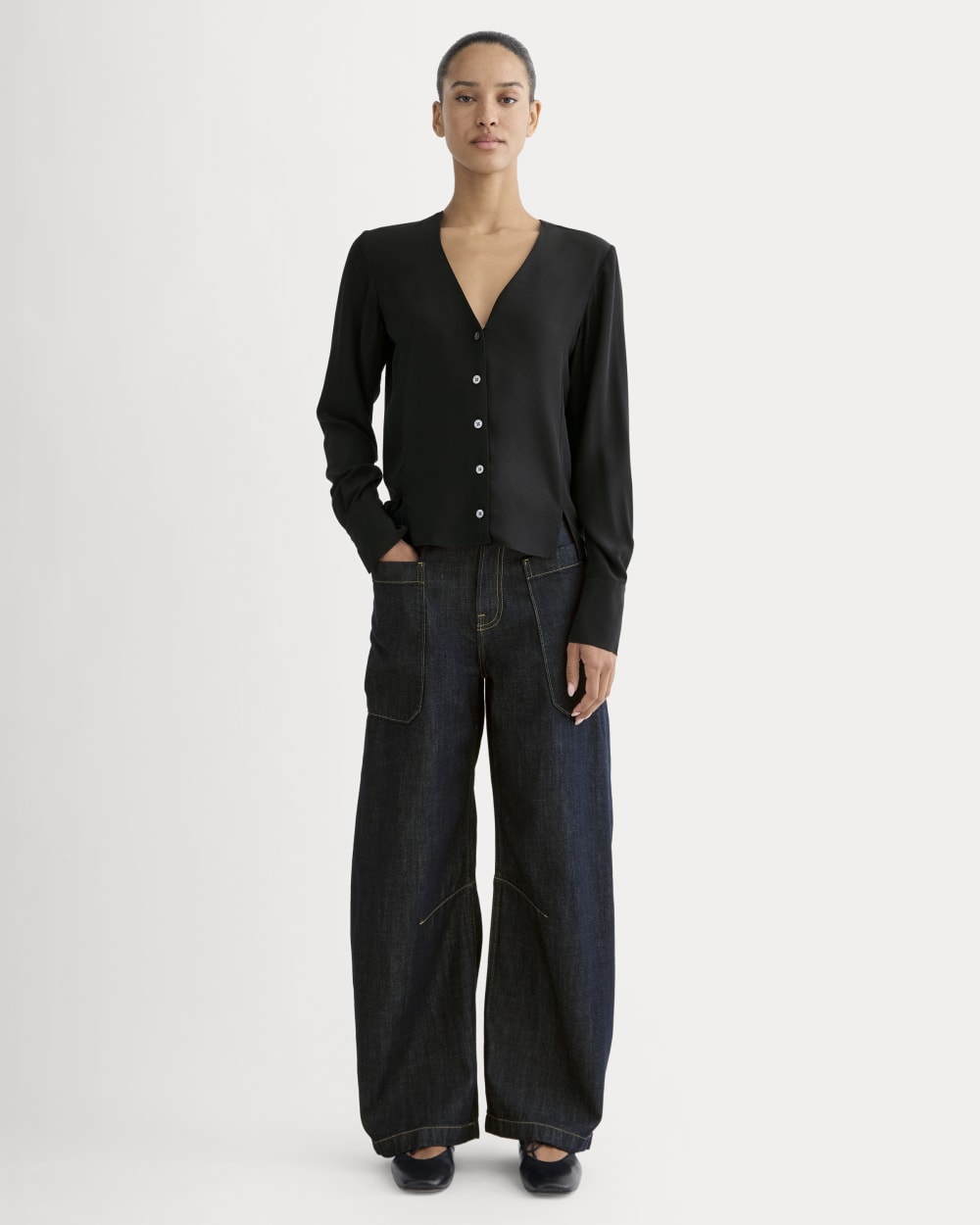 The V-Neck Blouse in Washable Silk | Black - Image 3