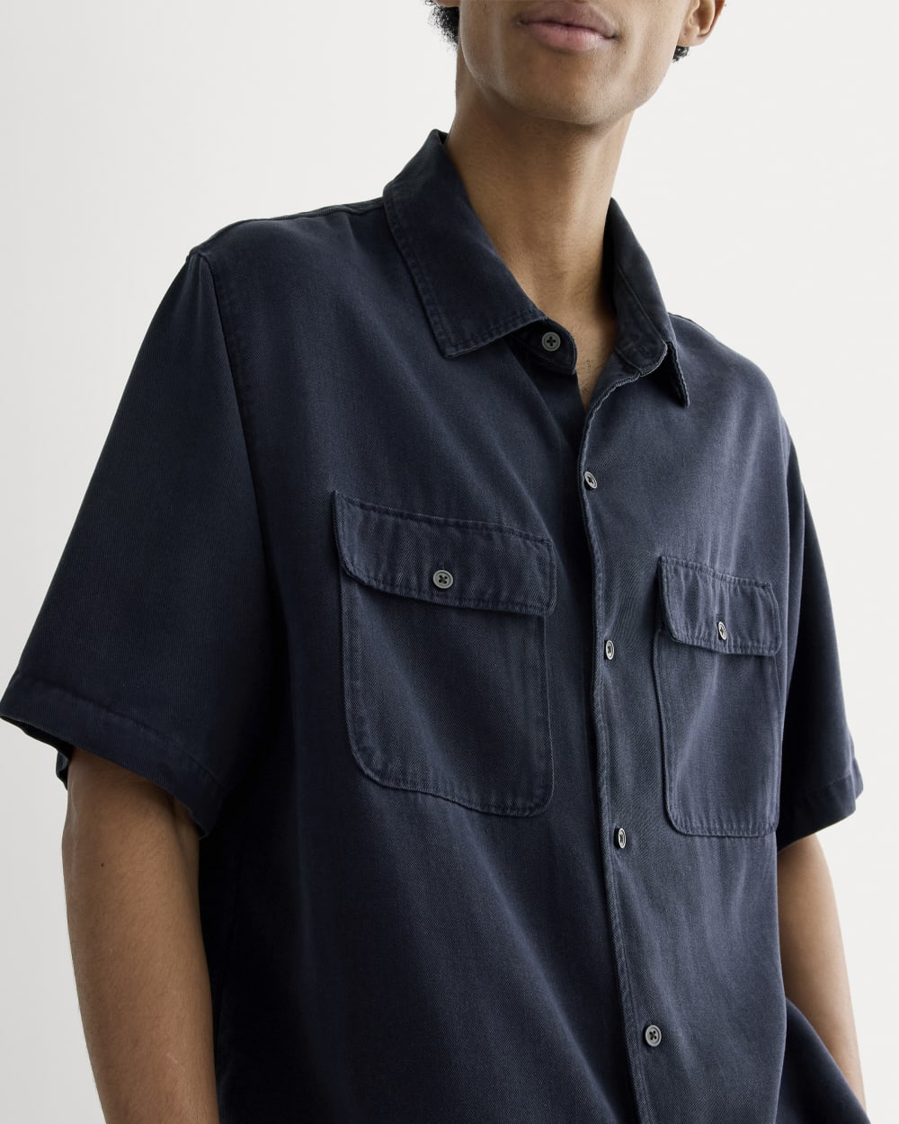 The Relaxed Utility Shirt in Buttersoft | Navy - Image 4