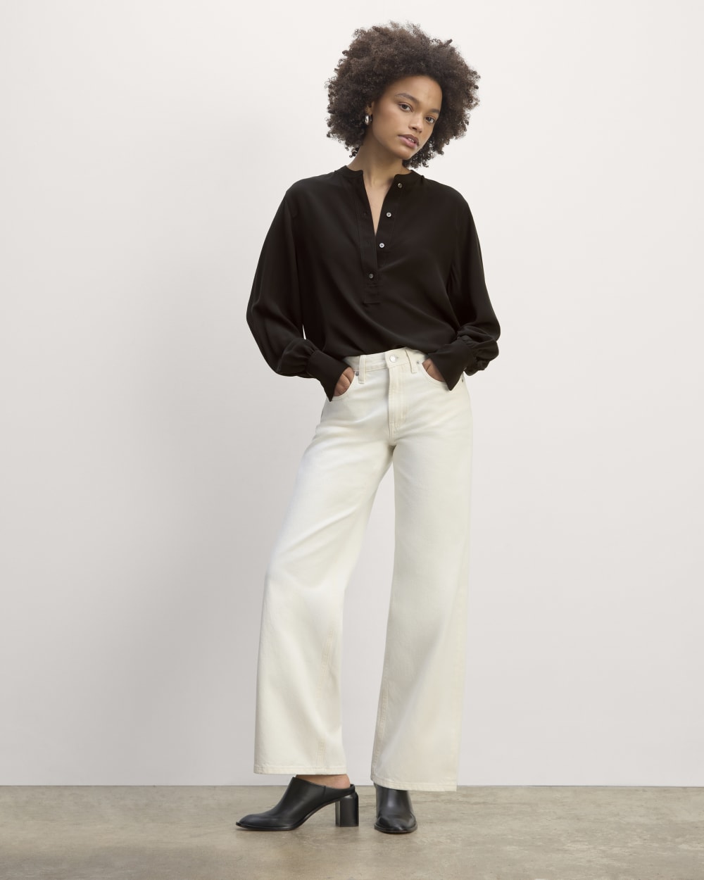 The Henley Shirt in Washable Silk | Black - Image 3