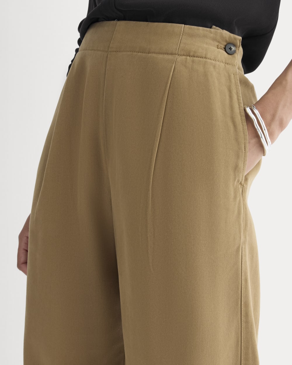 The Chino Jogger in Buttersoft | Aged Brass - Image 4