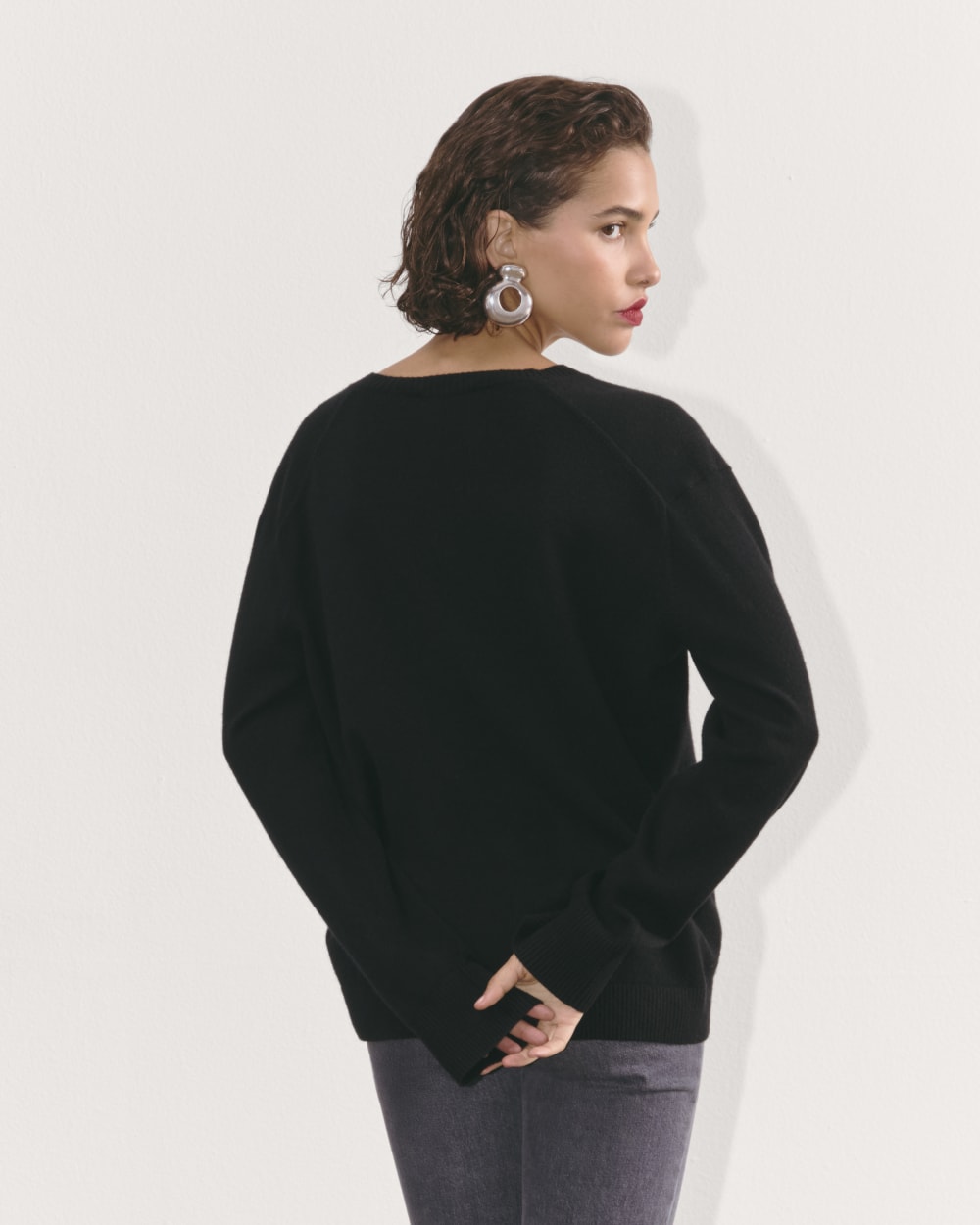 The Classic V in Cashmere | Black - Image 6