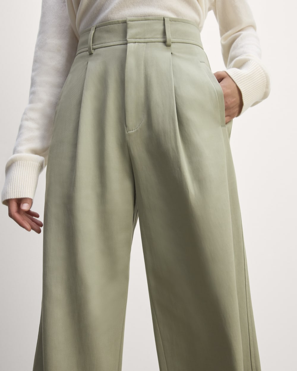 The Draper Pleated Pant in Buttersmooth | Seagrass | 32 Inseam - Image 4