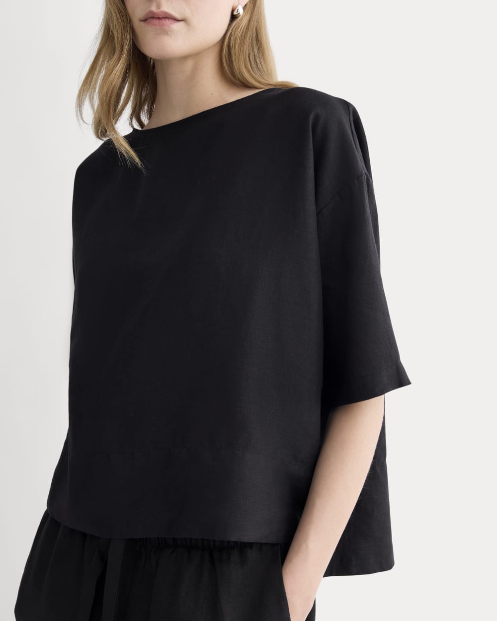 The Boatneck Top in Linen | Black - Image 4